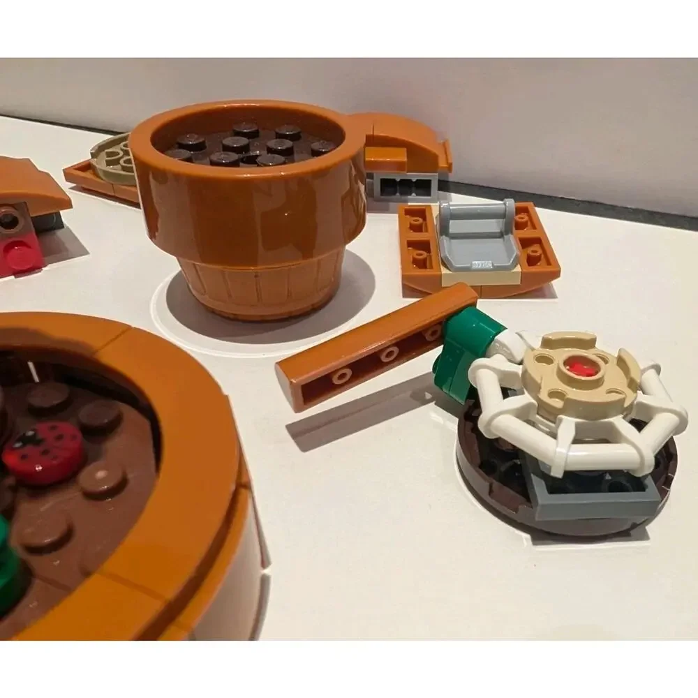 Lego Tiny Plants Garden Botanical Pots Flowers Bug Set